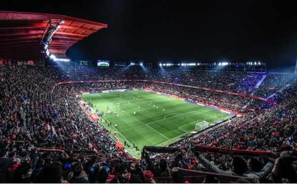  尼斯vs马赛延期因暴雨侵袭球场  